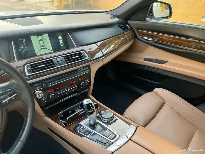 بي ام دبليو 750Li 2014 (بحالة ممتازة) 12