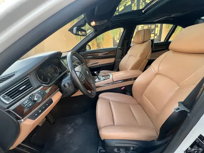 بي ام دبليو 750Li 2014 (بحالة ممتازة) 10