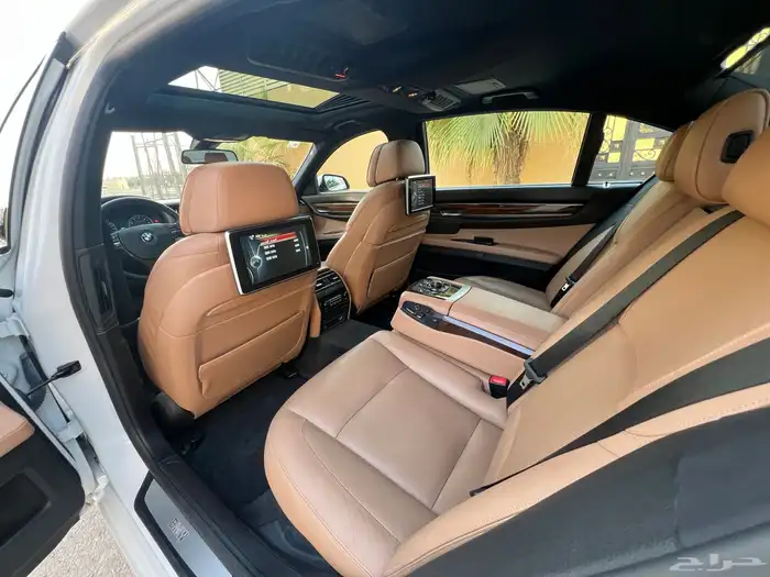 بي ام دبليو 750Li 2014 (بحالة ممتازة) 15