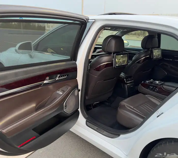 جينسس G90 2018 رويال V8 37