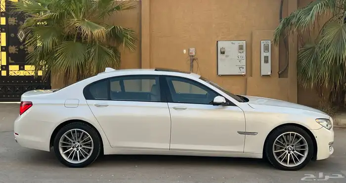 بي ام دبليو 750Li 2014 (بحالة ممتازة) 7