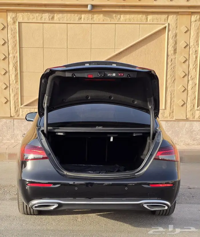 مرسيدس E350 موديل 2023 اسود ممشي 12 الف كم عرض خاص 8