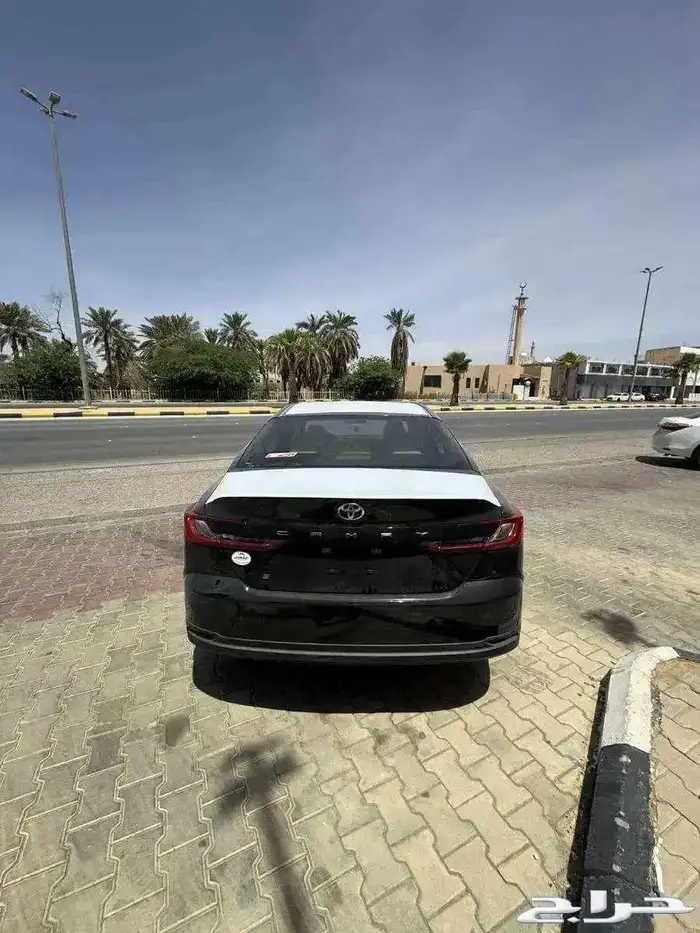 تويوتا كامري E ستاندر اسود موديل 2025 م 3