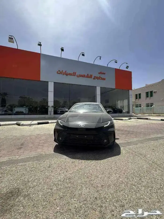 تويوتا كامري E ستاندر اسود موديل 2025 م 1