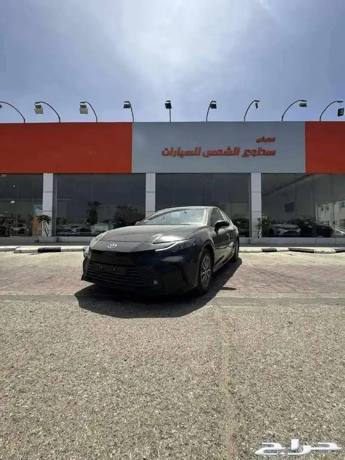 تويوتا كامري E ستاندر اسود موديل 2025 م 0