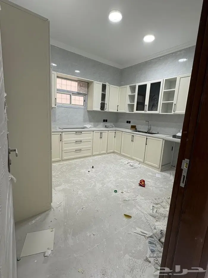 عمارة تجارية - شقق جديدة و محلات للايجار - المحالة 9