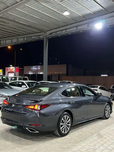 لكزس ES350 موديل 2023 بنزين 3