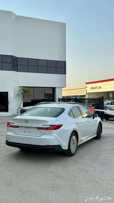 كامرى ال اى بنزين 2025 3