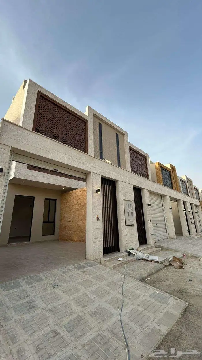 دور أرضي بسعر مميز بطويق 900 ألف ريال فقط شارع 20 4