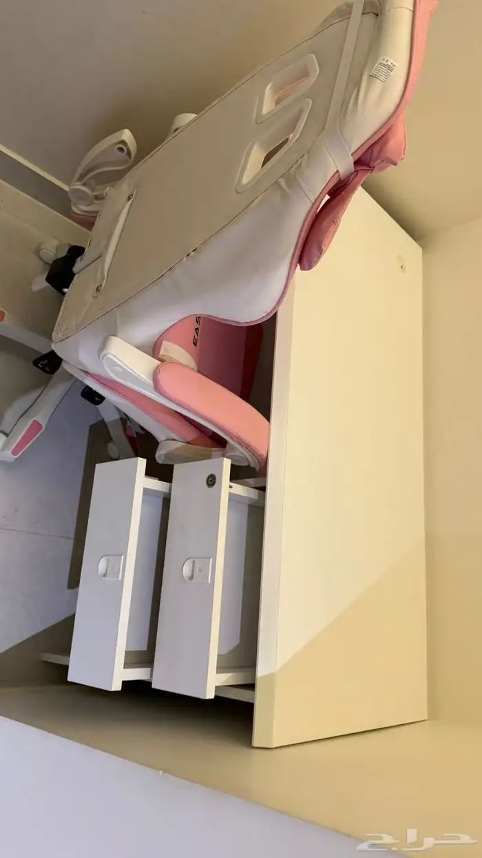 للبيع مكتب وكرسي وأبجورة 2