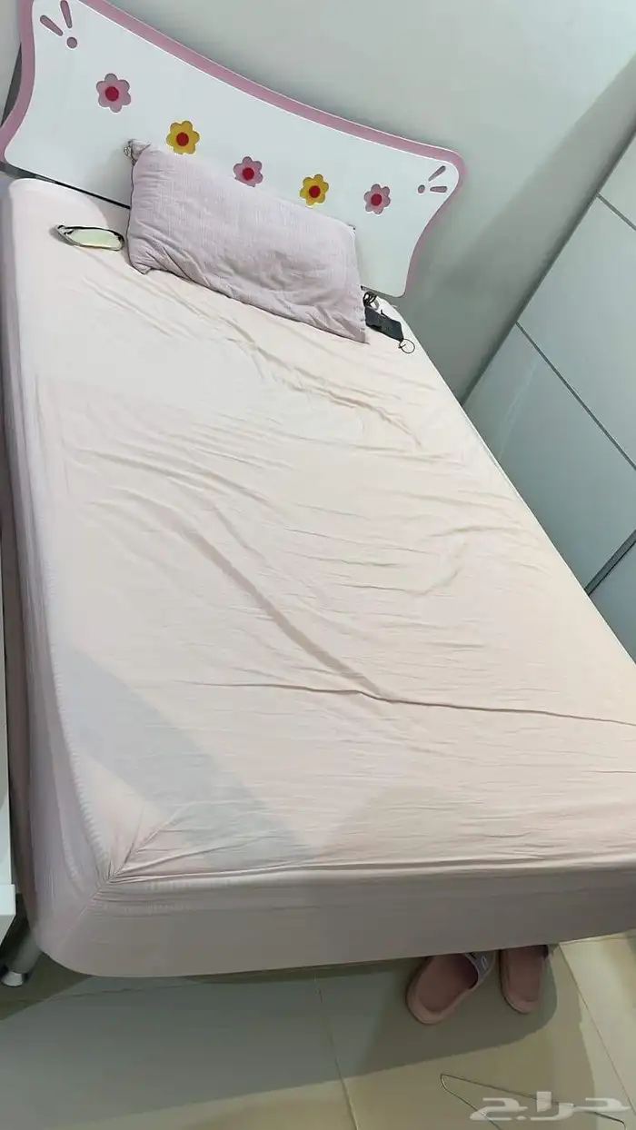 شاشة  و سريرين  جدااد 1