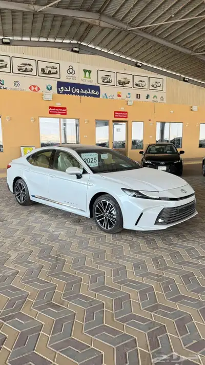 تويوتا كامري LE هايبرد سعودي ابيض 2025 باقل سعر 6