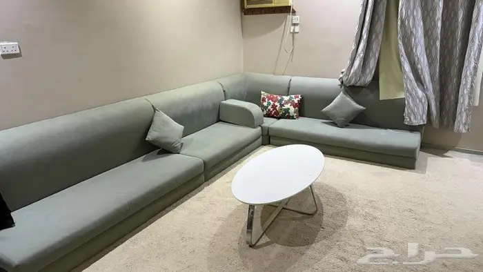 جلسة حرف L خشب كنب مع طاولتين 2