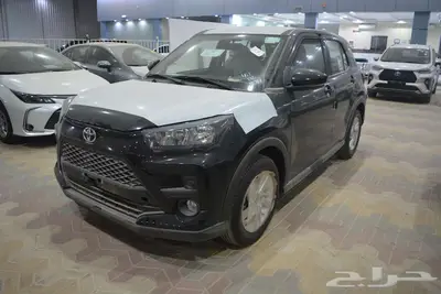 تويوتا فيلوز GLX فل موديل 2025 ابيض و رصاصي واسود 5