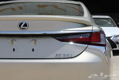 لكزس-ES250 AA-خليجي-2024-جناح-تشغيل عن بعد-ازياق جانبيه 19