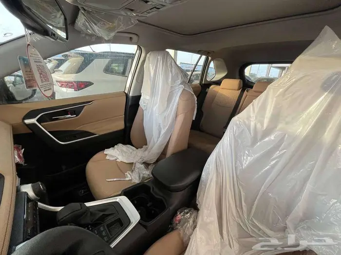 تويوتا راف فور فتحة XLE بنزين 2025 سعودي 4