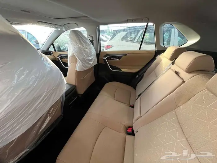 تويوتا راف فور فتحة XLE بنزين 2025 سعودي 5