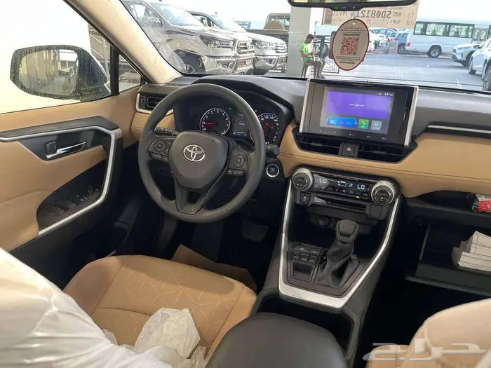 تويوتا راف فور فتحة XLE بنزين 2025 سعودي 3