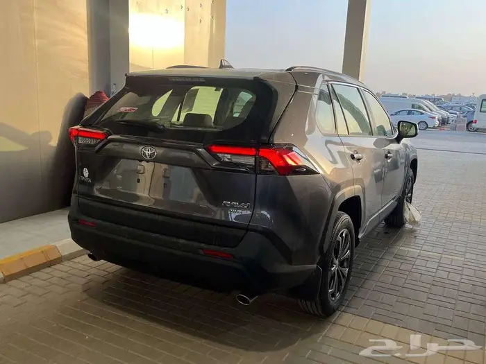 تويوتا راف فور فتحة XLE بنزين 2025 سعودي 7