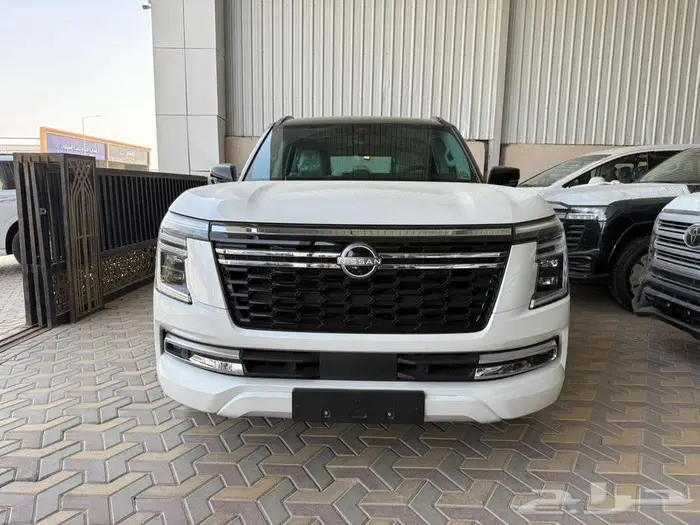 نيسان باترول بلاتنيوم فل موديل 2025 سقف أسود ممشى 4700 كم 0
