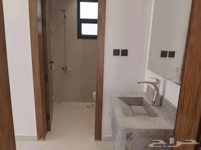 للبيع دور وملحق بعكاظ 7