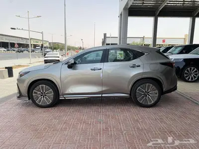لكزس NX 350CC بنزين 2025 رماادي داخلي احمر. 18