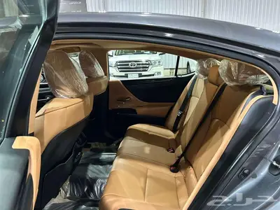 لكزس ES350 موديل 2023 بنزين 10