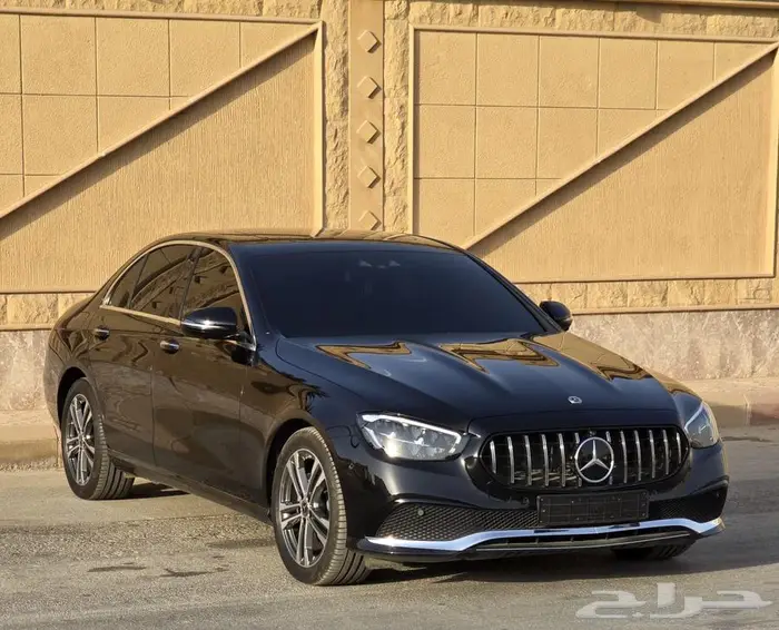 مرسيدس E350 موديل 2023 اسود ممشي 12 الف كم عرض خاص 3