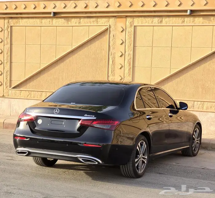 مرسيدس E350 موديل 2023 اسود ممشي 12 الف كم عرض خاص 7
