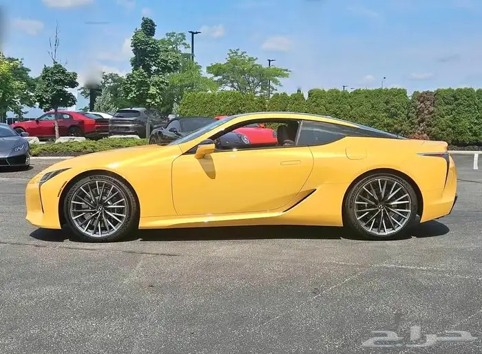 للبيع لكزز LC500 موديل 2024 شبه اصفار وارد كندا 2