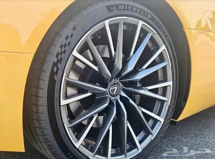 للبيع لكزز LC500 موديل 2024 شبه اصفار وارد كندا 4