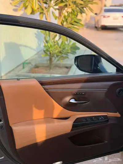 لكزس 2020 ES350 فل كامل للبيع 23