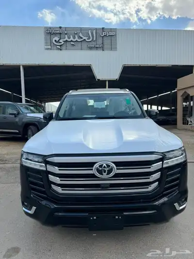 تويوتا لاندكروزر 2024 GXR بنزين L4 سعودي جديد اللون اسود 2