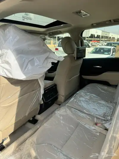 تويوتا لاندكروزر 2024 GXR بنزين L4 سعودي جديد اللون اسود 7