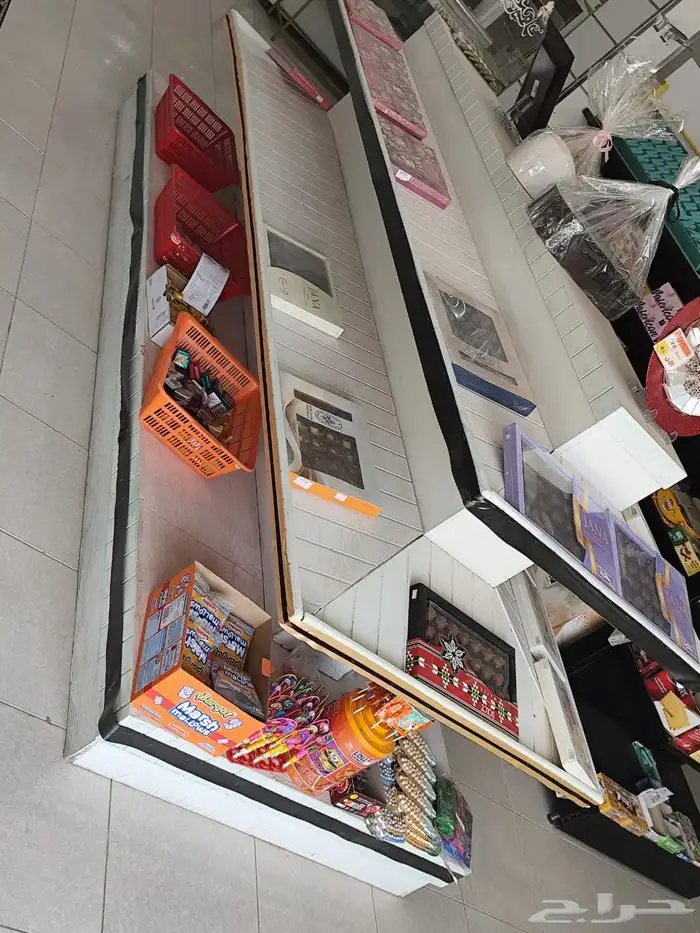 طاولة عرض 3 متر وجهين 4 طبقات خشب اصلي تصلح لعرض المعجنات و 0