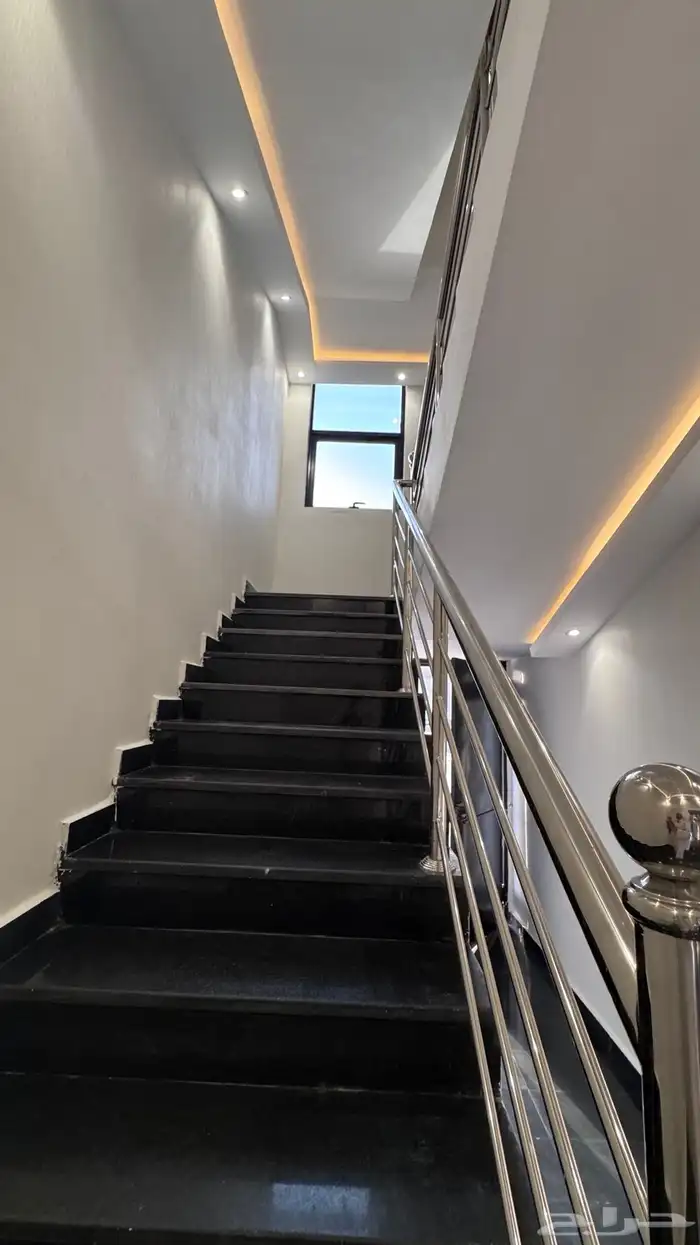 للبيع شقق تشطيبات راقيه 6 غرف مع سطح حى الضيافه 4