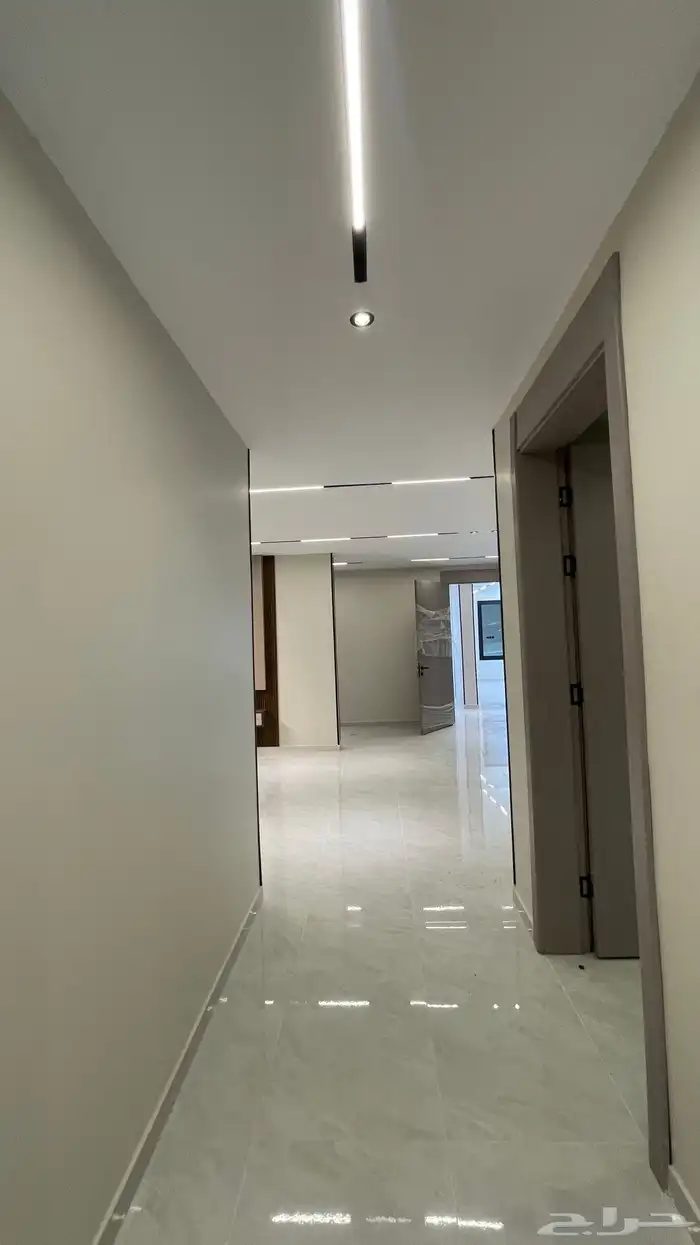 للبيع فيلا روف مع حوش وشقق وملاحق 35