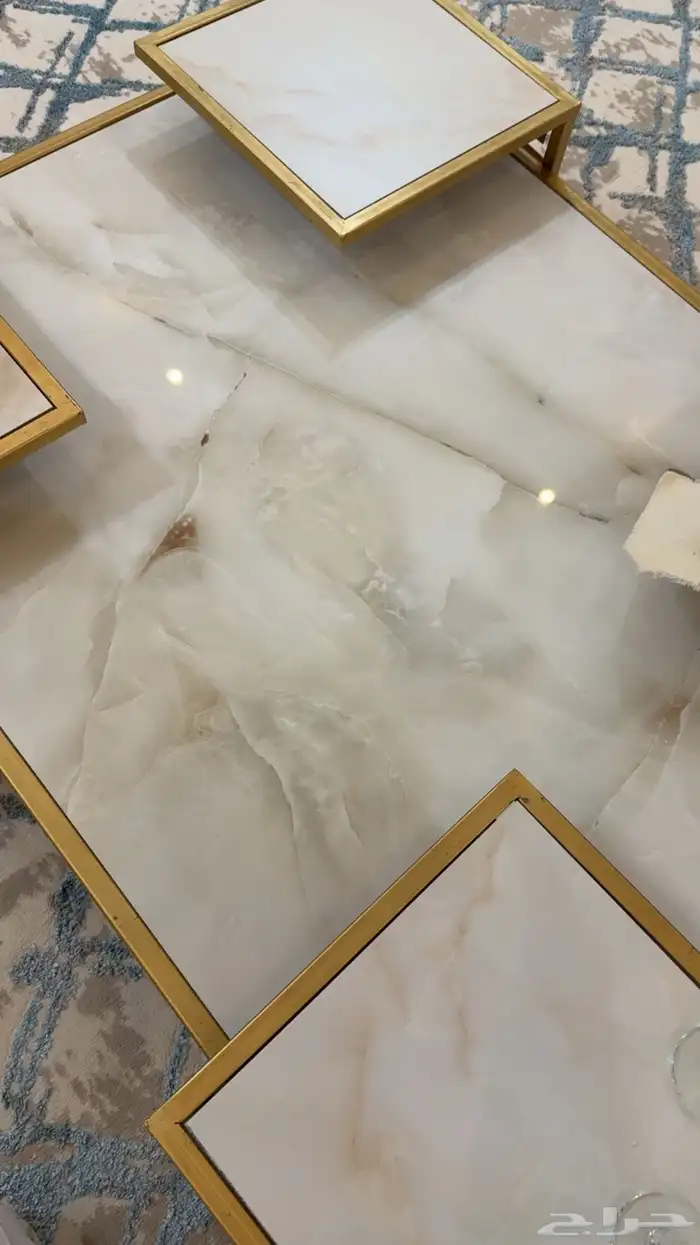 طاوله مع خدمه اربع نظيفه وجديده 300 0