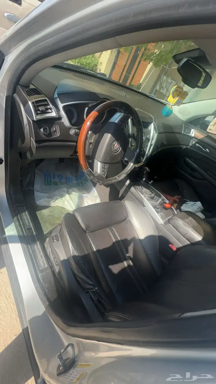 سيارة كاديلاك SRX موديل 2012 اللون رصاصي 18