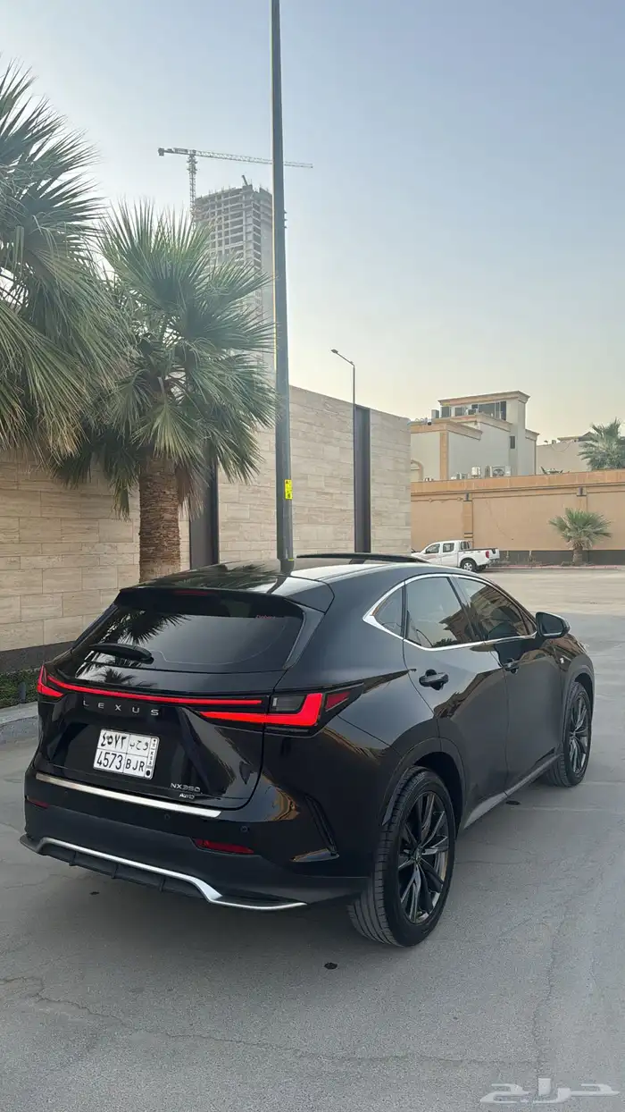 لكزس Nx بحالة الاصفار F سبورت 8