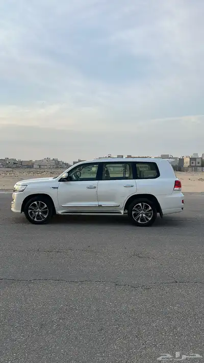 لاندكروزر 2017 1