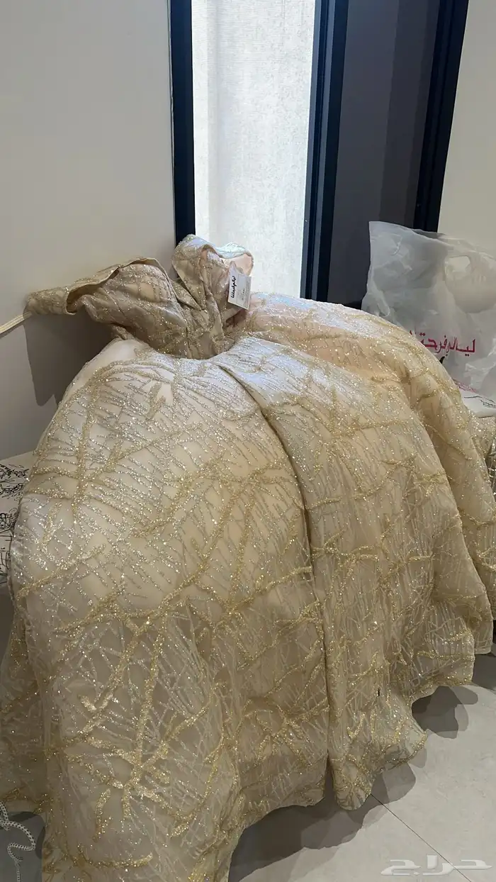 فستان ملكه جديد لم يستخدم 3