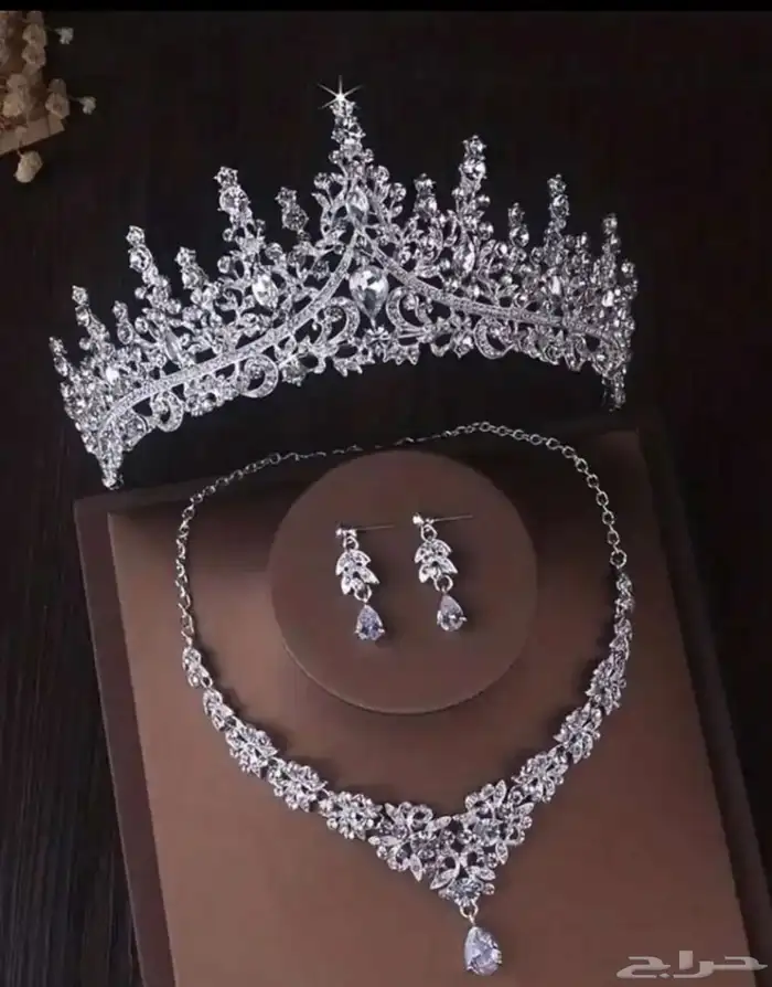 ميكب و طقم مجوهرات ومستلزمات نسائيه 39