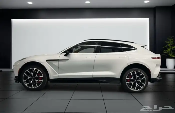 2023 Aston Martin DBX 707 3
