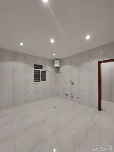 للبيع روف علوي مع ملحق درج داخلي وخارجي با المحاله 15
