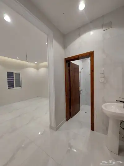 للبيع روف علوي مع ملحق درج داخلي وخارجي با المحاله 11
