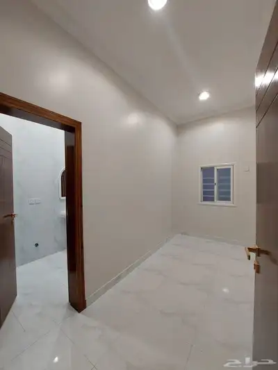 للبيع روف علوي مع ملحق درج داخلي وخارجي با المحاله 17