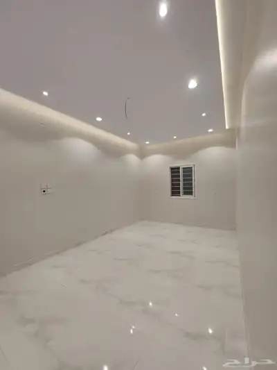 للبيع روف علوي مع ملحق درج داخلي وخارجي با المحاله 8