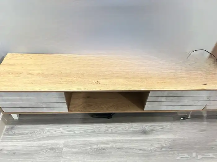 طاولة تلفزيون نظيفه 0