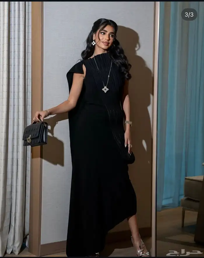 فستان سهرة أسود من مصممة كريتية 0